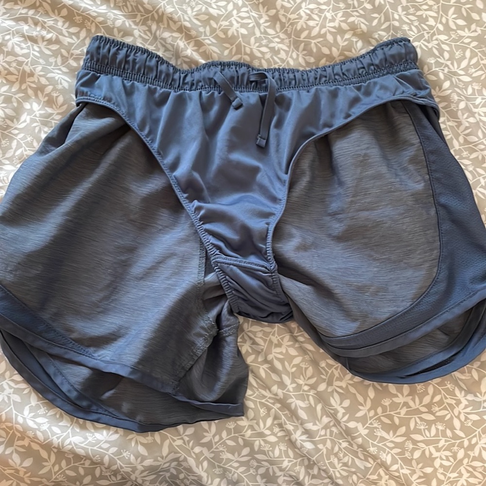Women’s Nike shorts - Picture 3 of 4